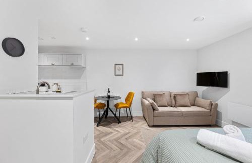 Stoney Middleton House | Rock Mill Apt 3 with Terrace