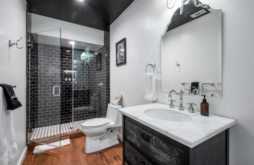 Hollywood Hotel | Rock n Roll by AvantStay Vibey 2BDR in Prime Hollywood Steps to Attractions