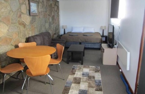 Jindabyne Apartment | Rock On - Studio Apartment