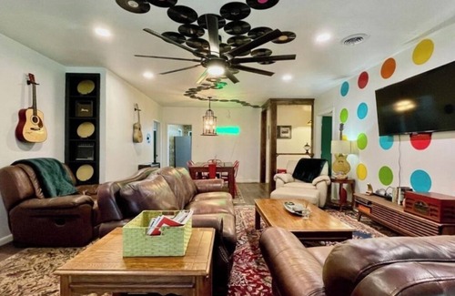 South Overton House | Rock or rest in style—Lubbock’s top music-themed luxury stay awaits!