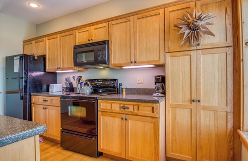 Rangeley Condo | Rock Pond Condo 75 | Beautiful end unit at Saddleback