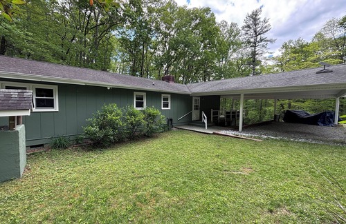 Hendersonville House | Rock Ridge Base Camp @ DuPont - 6.5 acres, sleeps 5, ride from the house