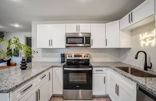 South Central Houston House | Rock & Roll Home near Downtown