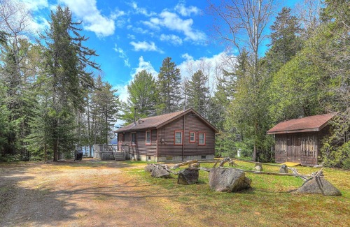 Rangeley Plantation House | Rockery - Cozy Cabin on Mooselookmeguntic Lake