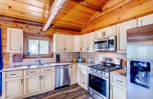 Green Mountain Falls House | Rockhaven Retreat with HOT TUB & EV Charger