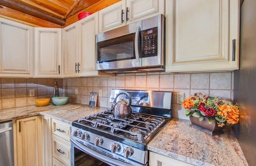 Green Mountain Falls House | Rockhaven Retreat with HOT TUB & EV Charger