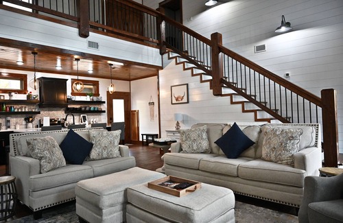 Octavia Cabin | Rockin Robin-TRUE SECLUSION-Paved Roads-Boat Ramp 1/2 mile-ATV'S Welcome-2 Suites