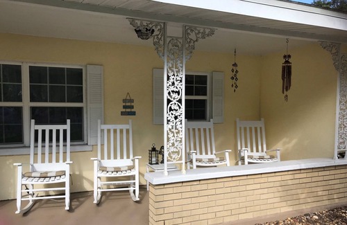Mount Dora House | Rocking Chair Cottage in Historic Mt Dora .Walk to Town