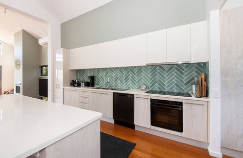 Mount Martha House | Rockleigh Bay - Gas Heated Spa and Solar Heated Pool