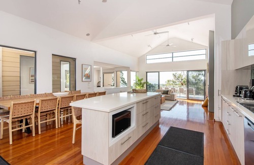 Mount Martha House | Rockleigh Bay - Gas Heated Spa and Solar Heated Pool