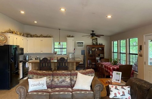 Centerville House | Rockn Rowdy Ranch House - Texas Ranch Getaway