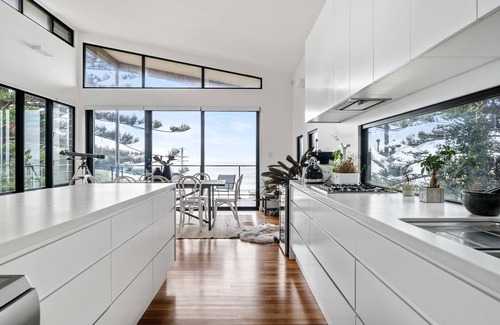 Wombarra House | 'Rockpool' - Amazing Ocean Views w/Direct Beach Access