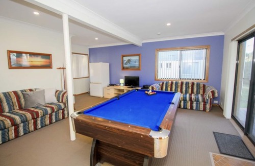Narrawallee House | Rockpools Beach House - Pet Friendly