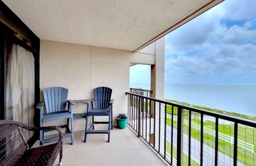 Rockport Condo | Rockport's Waterfront Gem - Cozy 1BR/1BA Condo with Breathtaking Bay Views
