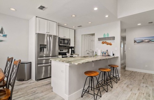 Harbor Oaks Apartment | Rockport, TX - Canoe Lake Casita