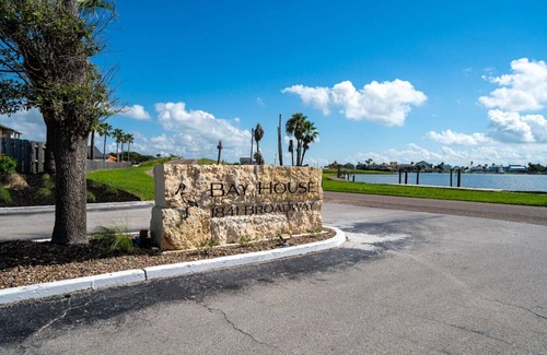 Harbor Oaks Apartment | Rockport, TX - Canoe Lake Casita