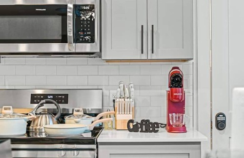 Old East Dallas Apartment | Rockstar - 2 Bed 1BR Prime Central Location
