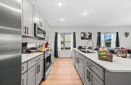 Old East Dallas Apartment | Rockstar - 2 Bed 1BR Prime Central Location
