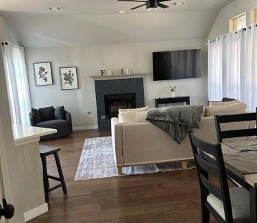 Elmo House | Rockwall Harbor Retreat