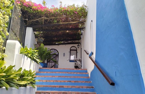 Simon's Town House | Rocky Beach Self Catering Home Simon's Town. Panoramic sea views of False Bay.