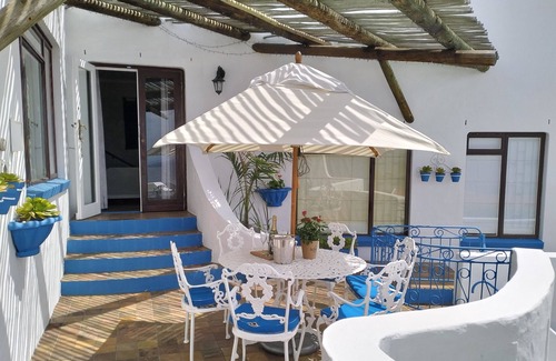 Simon's Town House | Rocky Beach Self Catering Home Simon's Town. Panoramic sea views of False Bay.