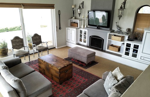 Simon's Town House | Rocky Beach Self Catering Home Simon's Town. Panoramic sea views of False Bay.