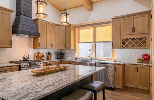 Piney Creek House | Rocky Creek Retreat - Private home with river access