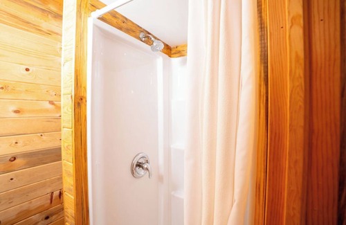 Lyons Resort | Rocky Mountain Bunkhouse – A Cozy, Riverside Escape in Lyons, CO