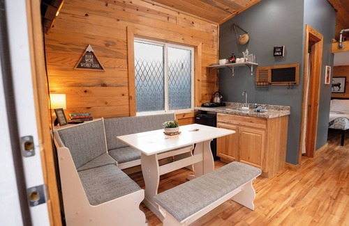 Lyons Resort | Rocky Mountain Bunkhouse – A Cozy, Riverside Escape in Lyons, CO