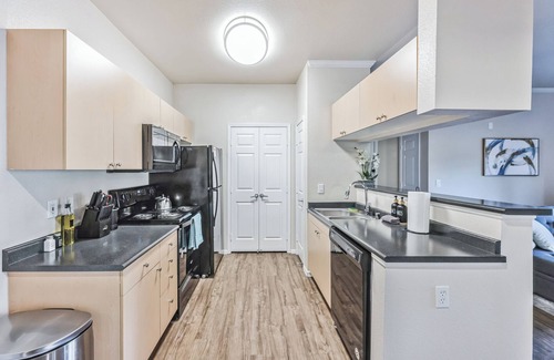 Castle Rock Apartment | Rocky Mountain Haven w/king bed, pool & hot tub