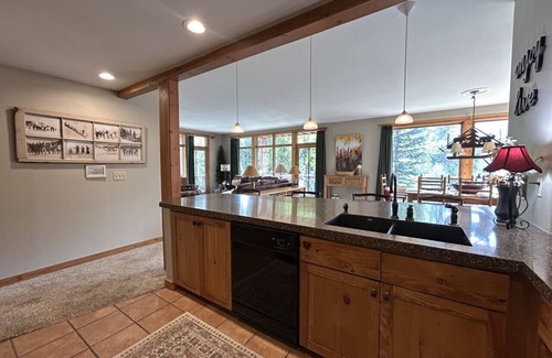 Old Town Condo | Rocky Mountain Retreat: Steps to Slopes, Hot Tub, Spectacular Views!