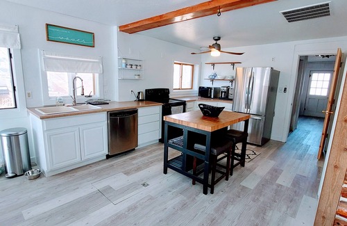 Fairplay House | Rocky Mtn Modern Cabin- Pets Welcome FREE! 30+ Days