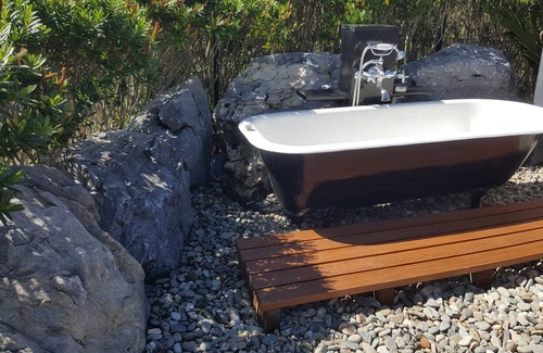 Motupipi Cottage | Rocky Ridge Cottage a unique getaway in Takaka