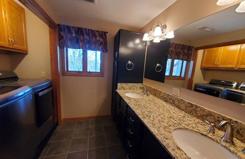 Garfield House | ROCKY RIDGE - Lakefront 5 bdrms, 4 baths, lake views and easy walk to the water!