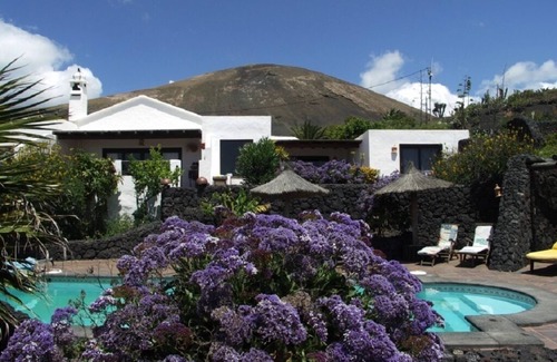 La Asomada Apartment | Roco III - Fantastic holiday apartment on finca, pool, garden, WIFI, playground