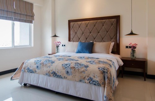 Kollupitiya Apartment | Rococo Residence