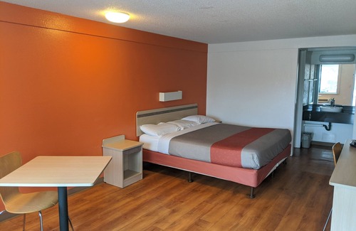 Altoona Hotel | Rodeway Inn Altoona Orchard Plaza