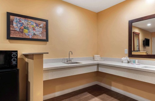 Harbor Hotel | Rodeway Inn Carson - Los Angeles South
