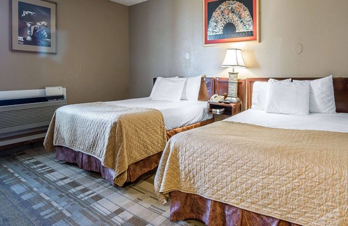 Cheyenne Hotel | Rodeway Inn Cheyenne I-80 East