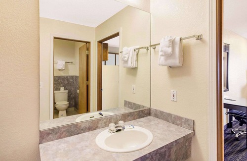 Coeur d'Alene Hotel | Rodeway Inn Coeur d'Alene