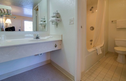 Florida Central Atlantic Coast Hotel | Rodeway Inn Kissimmee Maingate West