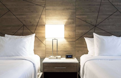Asheville Hotel | Rodeway Inn & Suites near Outlet Mall - Asheville