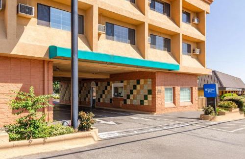 North Auburn Hotel | Rodeway Inn