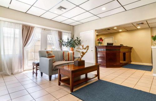 North Auburn Hotel | Rodeway Inn