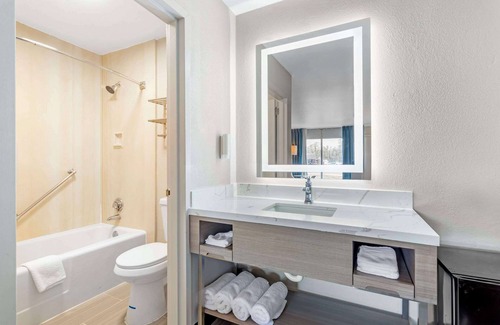 Orange Park Hotel | Rodeway Inn