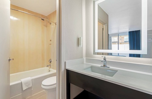 Orange Park Hotel | Rodeway Inn