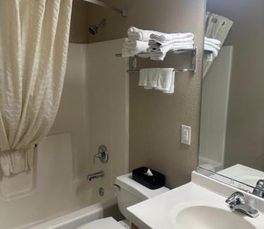 Webster Crossing Hotel | Rodeway Inn