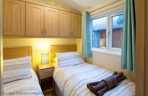 Troutbeck Cottage | ROE DEER LODGE, pet friendly, with hot tub in Windermere