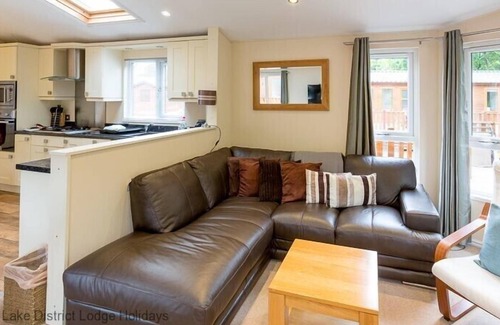 Troutbeck Cottage | ROE DEER LODGE, pet friendly, with hot tub in Windermere