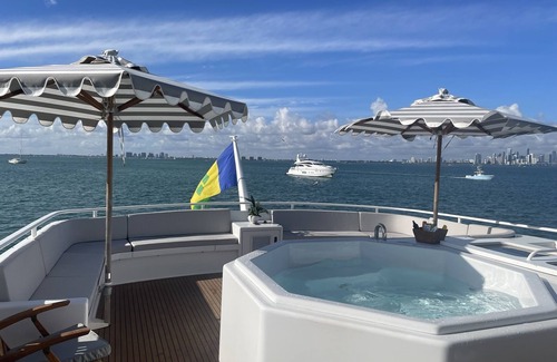 Ludlam Boat Rental | Rogue, 105ft Yacht with Hot-tub